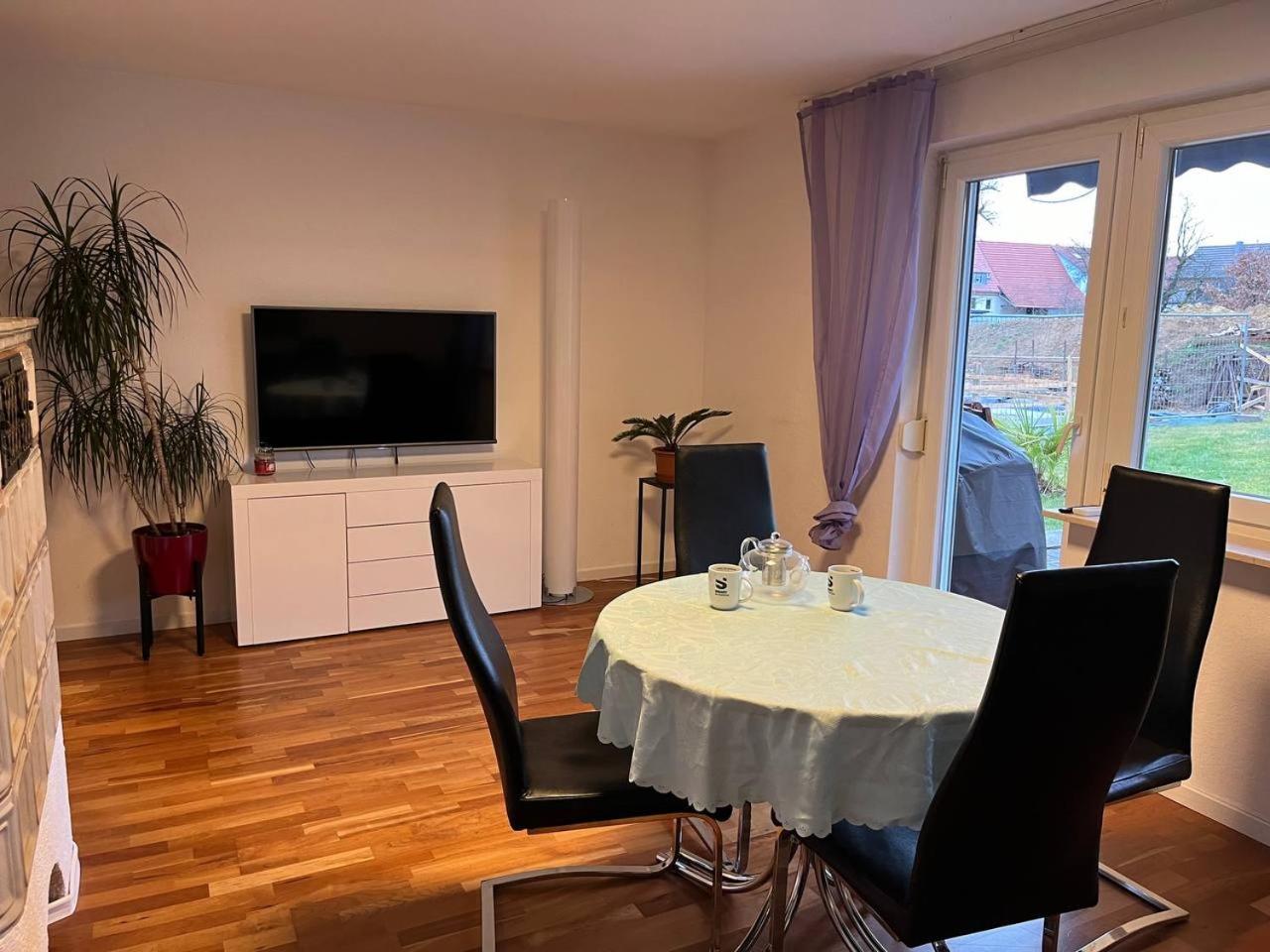 Gemütliche 3 Zimmer Wohnung mit großzügiger Terrasse im Grünen Reutlingen Exterior foto